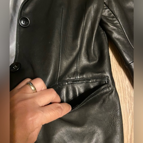 Vintage Y2K Genuine Butter-soft Leather Blazer. Pit to pit = 19.5 in. 2 pockets. - Picture 3 of 16